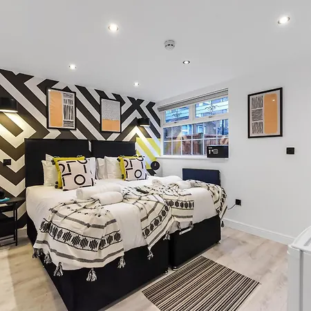 Bright & Bold Studio Perfect For A Chic Stay
